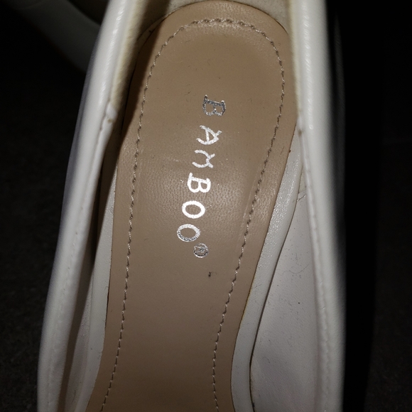 Bamboo White Heels Size 7 - Picture 3 of 5